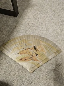 Abanico Plegable Japonés Vintage Todo Madera Pintado a Mano Oro Geisha Escena Arte Decoración - Imagen 1 de 8