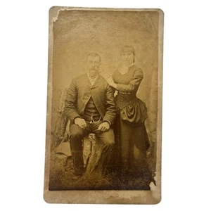 Tarjeta de gabinete antigua fotografía de moda pareja de mediana edad - Imagen 1 de 5