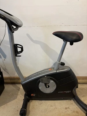 Bicicleta de Ejercicio Estacionaria Pro-Form XP210U - Altavoces MP3 Fuente de Alimentación Foto 1 de 2