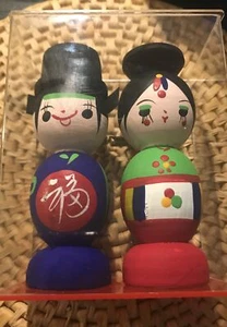 Korean Wooden Kokeshi Wedding Dolls. Korean Souvenir Folk Doll Sealed in Case - Picture 1 of 5