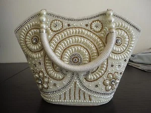 Handmade beautiful white beaded handbag - Picture 1 of 4