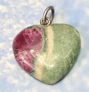 Ciondolo in argento vintage a forma di cuore VERO rubino zoisite pietra prezi... - Foto 1 di 11