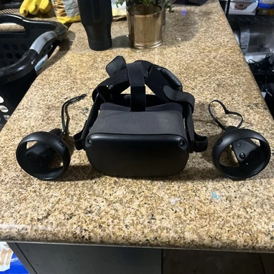 USED Meta Oculus Quest 1 Black VR Headset 64GB W/ Controllers - Image 1 of 4