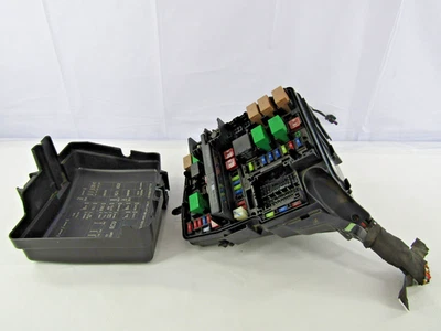 2013-2015 现代索纳塔 2.4L 接线保险丝盒继电器模块和盖子原始设备制造商 — 第 1/4 张图片