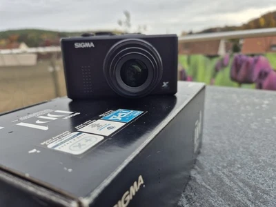 Sigma DP1s Schwarz 14.0 Megapixel Kompakt Digital Kamera - Bild 1 von 4