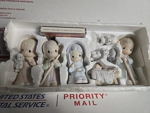 Precious Moments Krippe Komm lass uns ihn anbeten 104000 8 Teile BESCHREIBUNG LESEN - Bild 1 von 23