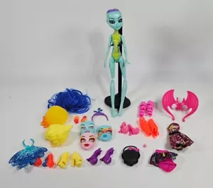 Monster High Inner Monster Lot Shoes, Wigs, Mask - Picture 1 of 4