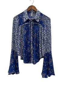 Free People Bluse blau geblümt Glockenärmel - Größe S/P Petite - Bild 1 von 6