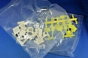 Plasticville - O-O27 - #45989 Road Signs (24 pcs) - Factory Sealed - Picture 1 of 5