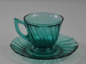 Taza y platillo de depresión de vidrio giratorio Jeannette ultramarino de colección c1937-1938 - Imagen 1 de 1