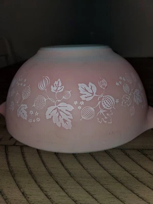 Pyrex Gooseberry 442- 1  1/2 Quart Pink - Image 1 of 4