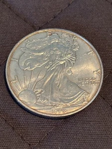 1998 American Silver Eagle 1 Troy Oz .999 Fine Silver,  Low Mintage Some Tone - Picture 1 of 4