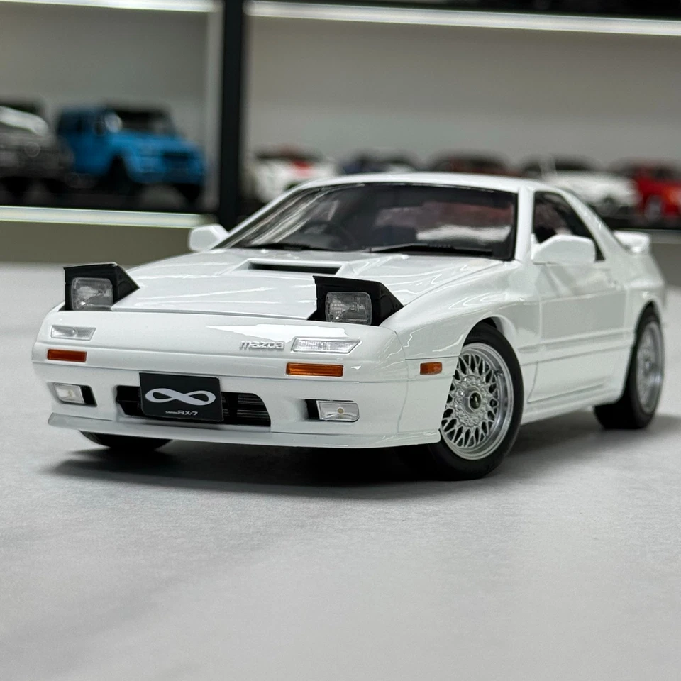 TOPART 1/18 Scale Mazda RX-7 FC3S 1989 Die-Cast Fully Openable Car Model - image 1 of 4
