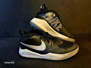 Nike Boys Team Hustle D 9 AQ4224-001 Black Basketball Shoes Sneakers Size 7Y - Picture 1 of 4