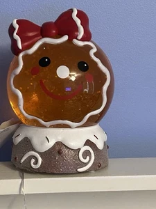 Statuina globo neve LED fiocco rosso bambina pan di zenzero natalizia decorazione NUOVA - Foto 1 di 5