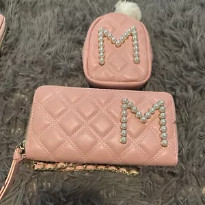Claire’s initial pearl Wristlet and Coin Purse Blush Pink Faux Leather- Letter M - Picture 1 of 4