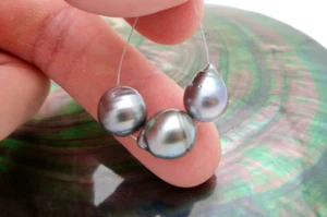 3 GORGEOUS AA+ RIKITEA MANGAREVA GAMBIER ISLES SILVER BRIGHT COLORFUL PEARLS - Picture 1 of 6