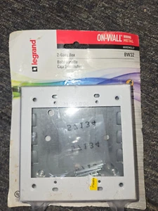 Legrand Wiremold BW32 Cablaggio a Parete in Metallo Scatola a 2 Velocità, Bianco - Foto 1 di 2