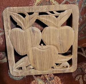 Soporte de trivet de madera tallado a mano de colección hecho en manzanas de la India - Imagen 1 de 3