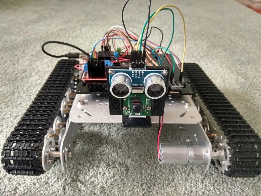 Robot-tanque alimentado por Raspberry Pi, listo para IA, con Tensorflow y OpenCV Foto 1 de 4