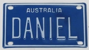 DANIEL NOVELTY NAME MINI TIN AUSTRALIAN LICENSE NUMBER PLATE - Foto 1 di 1