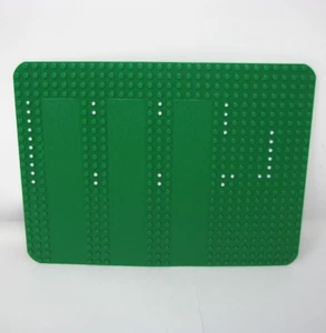 VINTAGE 1973 24X32 LEGO BASEPLATE 915p01 USED ONLY IN 2 FIRE DEPT SETS 357 & 570 - Picture 1 of 3