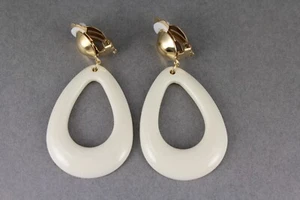 Cremefarbene ovale Träne Clip-On Ohrringe Anhänger Clips 2,25" lang leicht - Bild 1 von 9