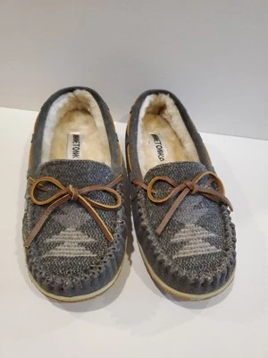 Zapatillas Tilia Minnetonka Mujer Talla 7 Gris ¡NUEVAS EN CAJA!  Foto 1 de 4