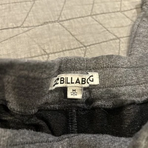 Boys Billabong Black & Gray Sweatpants Pants - Size S/P - Picture 1 of 3