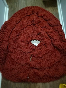 POTTERY BARN COLOSSAL HANDKNIT CHRISTMAS TREE SKIRT 52" CHUNKY  ~ RED - Picture 1 of 3
