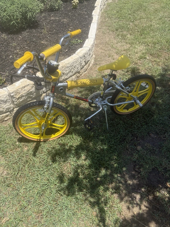 Mongoose Stranger Things 3 Freestyle 20" Kids' Bike- Silver/Yellow - Image 1 of 3