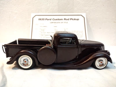 Camioneta Ford Custom Rod Danbury 1935 como nueva 1/24 diecast granate oscuro con folleto Foto 1 de 4