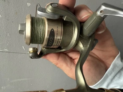 SHIMANO SYMETRE  2000RG SPINNING FISHING REEL w/REAR DRAG & FIGHTIN' DRAG - NICE - Image 1 of 4