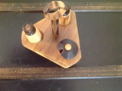 Ancien serviteur de table (salière...) en corne et bakélite - Photo 1/4