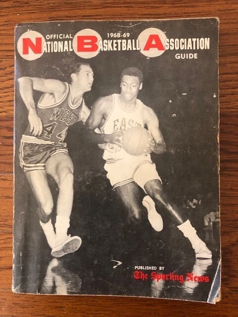 Guía de baloncesto de la NBA 1968-1969 - Jerry West Oscar Robertson Sporting News Foto 1 de 2