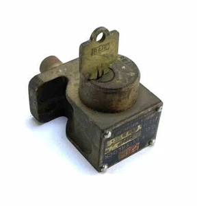 R&IE K-2471 Kirk Key Interlock w/Key (No Mounting Bolts) - Picture 1 of 4