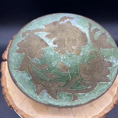 复古黄铜灯座糖果盘美丽装饰绿色花朵纹理设计 — 第 1/4 张图片