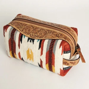 Manta de cuero genuino de cuero genuino AD American Darling Tooled Toiletry - Imagen 1 de 6