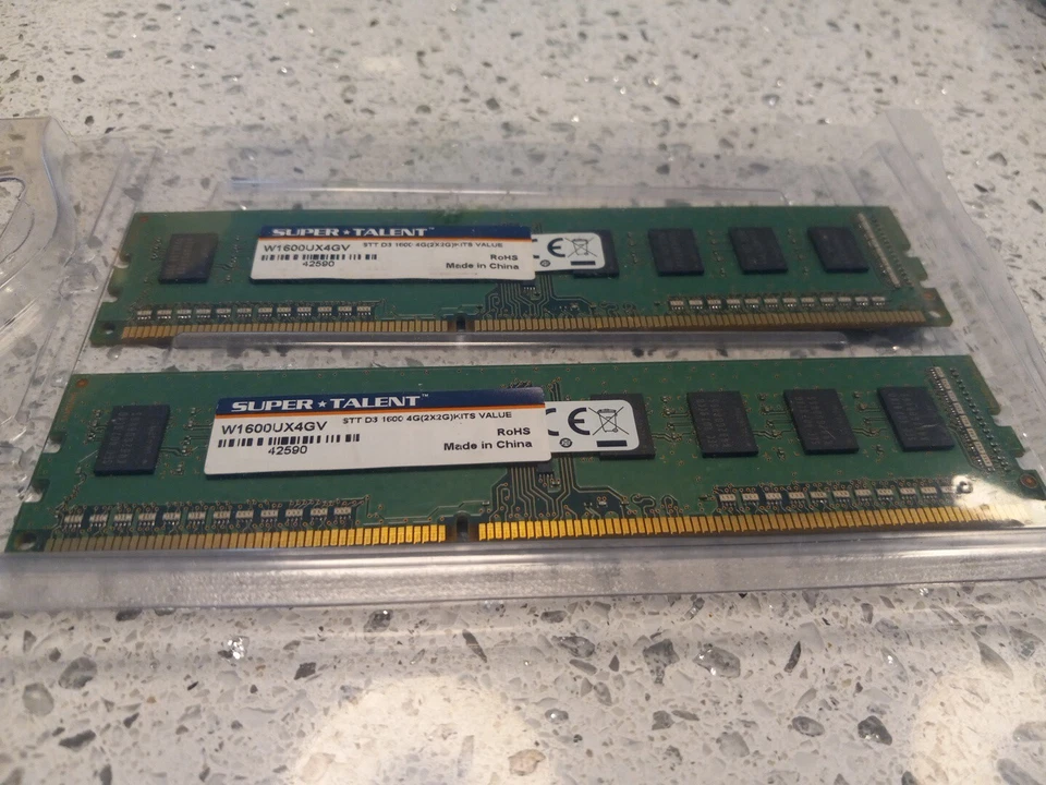 Super Talent W1600UX4GV (SSS D3 1600 4G (2X2G) KITS VALUE  - Image 1 of 4