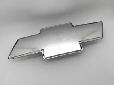 1999-02 Silverado ,  2000-06 Tahoe Silver Grille Bowtie Emblem OEM PT 12335633 - Image 1 of 4