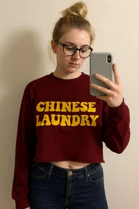 Chinese Laundry Burgunderrot Cropped Sweatshirt | Damen Retro Print Pullover UK 8–10 - Bild 1 von 6