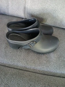 Crocs Sarah Mules Clogs Blk  Platform w/ Leather Strap Women's SZ 7 STORE RETURN - Picture 1 of 6