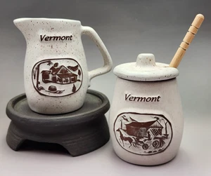 Jarra de jarabe de arce de gres moteado cerámica Onion River de colección + olla de miel (2) - Imagen 1 de 11