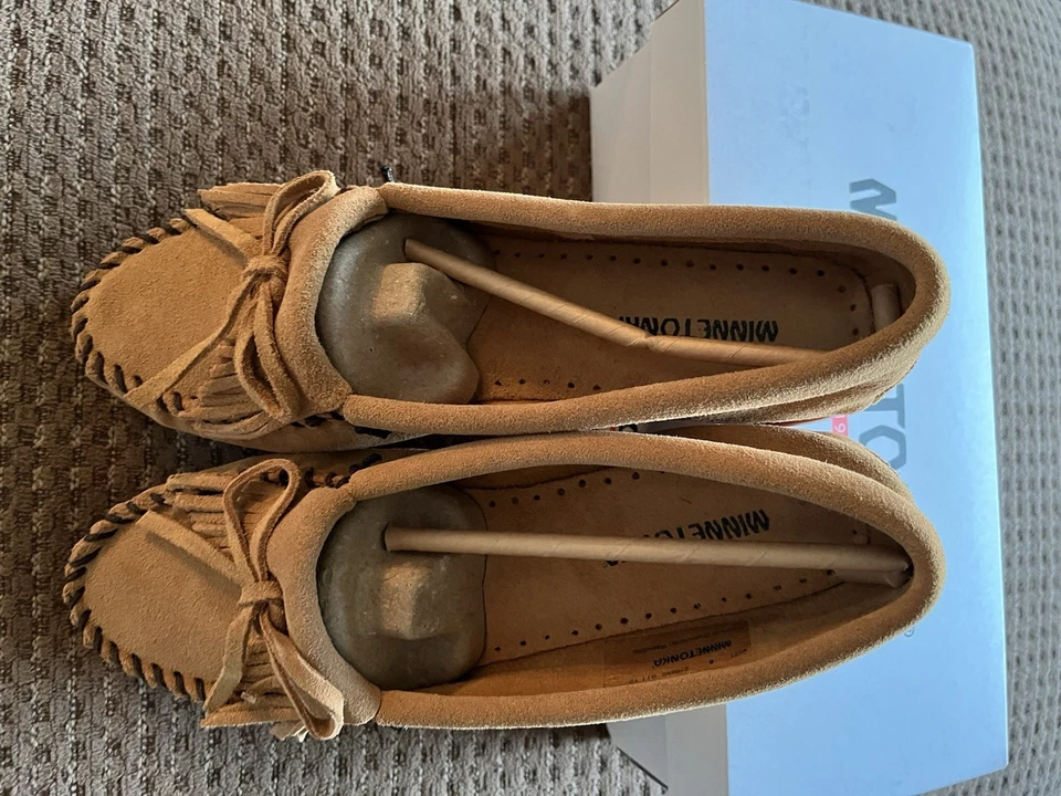 Mocasines sin cordones Minnetonka KILTY MOCASINES para mujer talla 8 gamuza cuero suela dura Foto 1 de 4