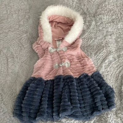 Chaleco para niñas dulces y suaves de Little Lass. Simplemente adorable 🥰. Talla 4T. Foto 1 de 4
