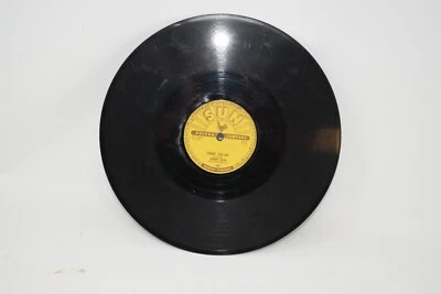78 RPM  SUN Label Johnny Cash Train of Love / There You Go 258 Foto 1 de 4