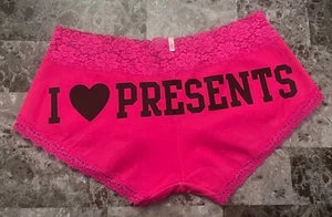 NWT VICTORIA'S SECRET PINK M I LOVE PRESENTS LACE VINTAGE RARE BOYSHORT PANTIES - Picture 1 of 3