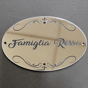 Targa fuoriporta ovale con incisione personalizzata ed interno colorato in plexi - Picture 1 of 3