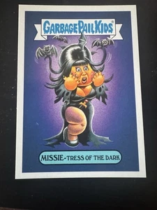 Elvira Horror Cassandra Peterson Film Topps Spazzatura Secchio Carta Bambini - Foto 1 di 1