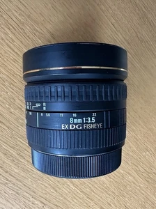Sigma 8mm f/3.5 EX DG Fisheye Canon EF Fit Lens - Picture 1 of 3